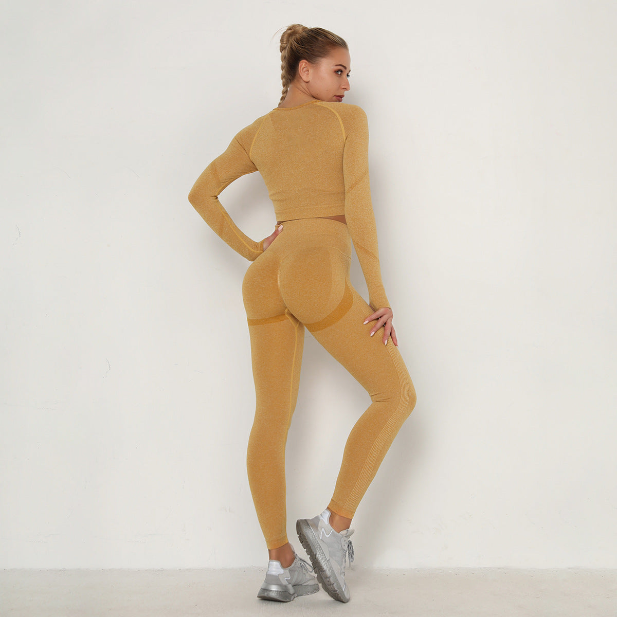 Seamless Ruched Yoga Set – 2-Piece Long-Sleeve Top & High-Waist Peach Lift Leggings