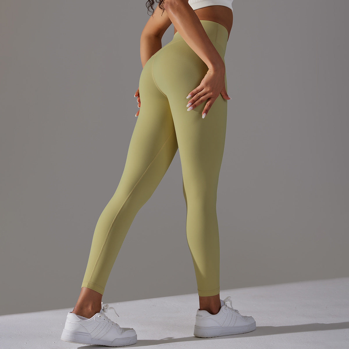 Seamless Double-Brushed Barely-There Yoga Leggings – High-Waist Peach Lift