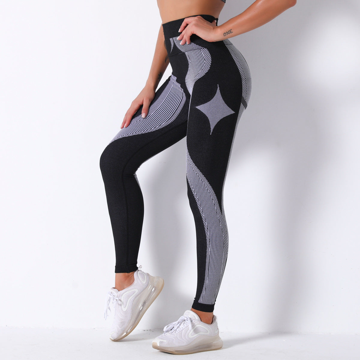 Seamless Knit Breathable Stripe Yoga Leggings – Moisture-Wicking Fit