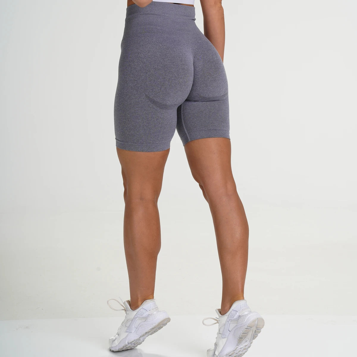 Trendy Seamless Tight-Fit Yoga Shorts – Fashionable Activewear